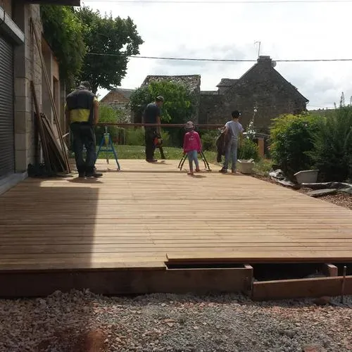 Aménagement de jardin près de Flavin